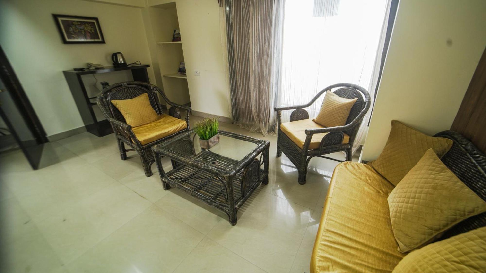 Lägenhet på 350 m² i Laitumkhrah, med 10 sovrum och 10 badrum  Shillong Exteriör bild