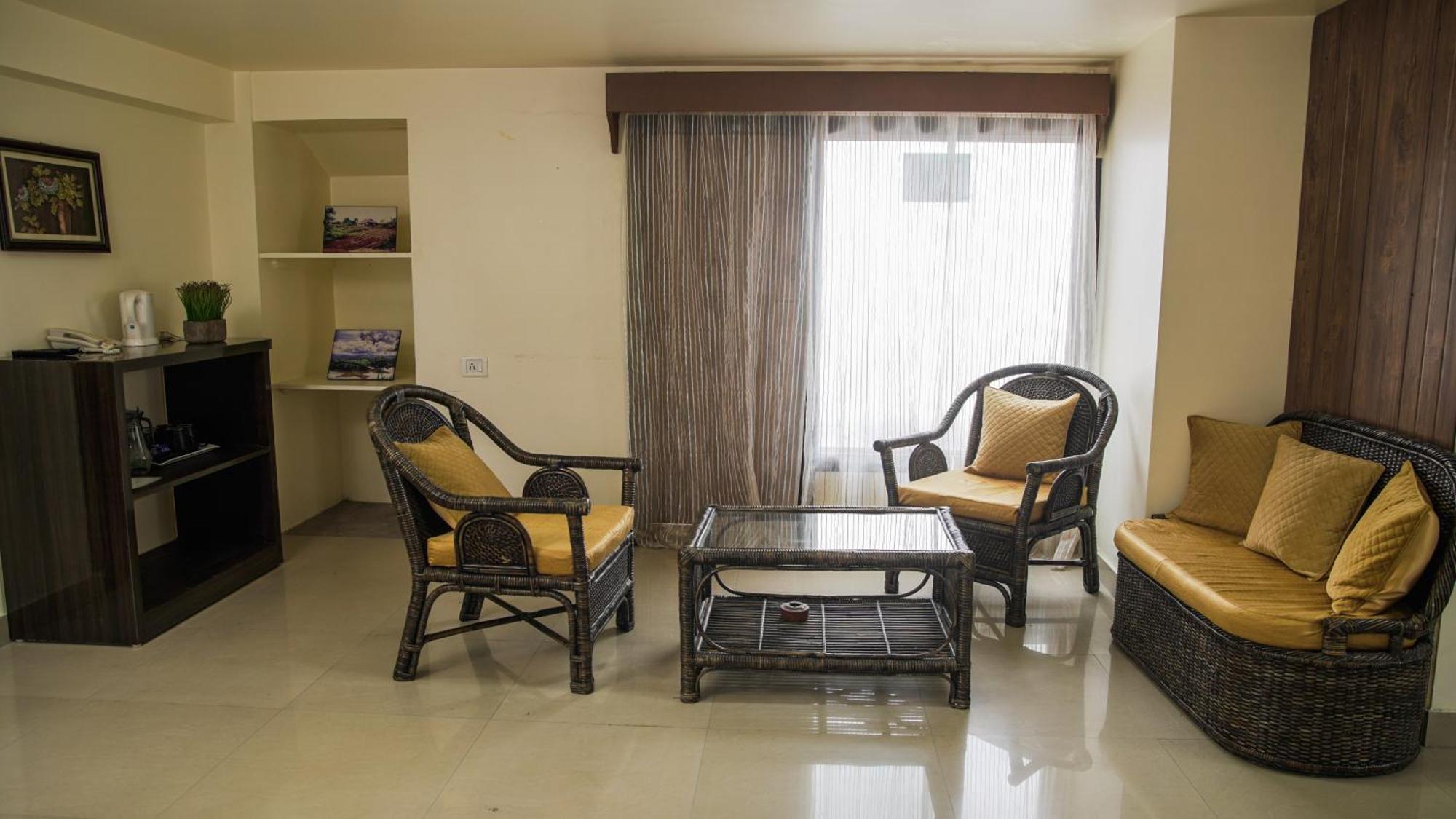 Lägenhet på 350 m² i Laitumkhrah, med 10 sovrum och 10 badrum  Shillong Exteriör bild