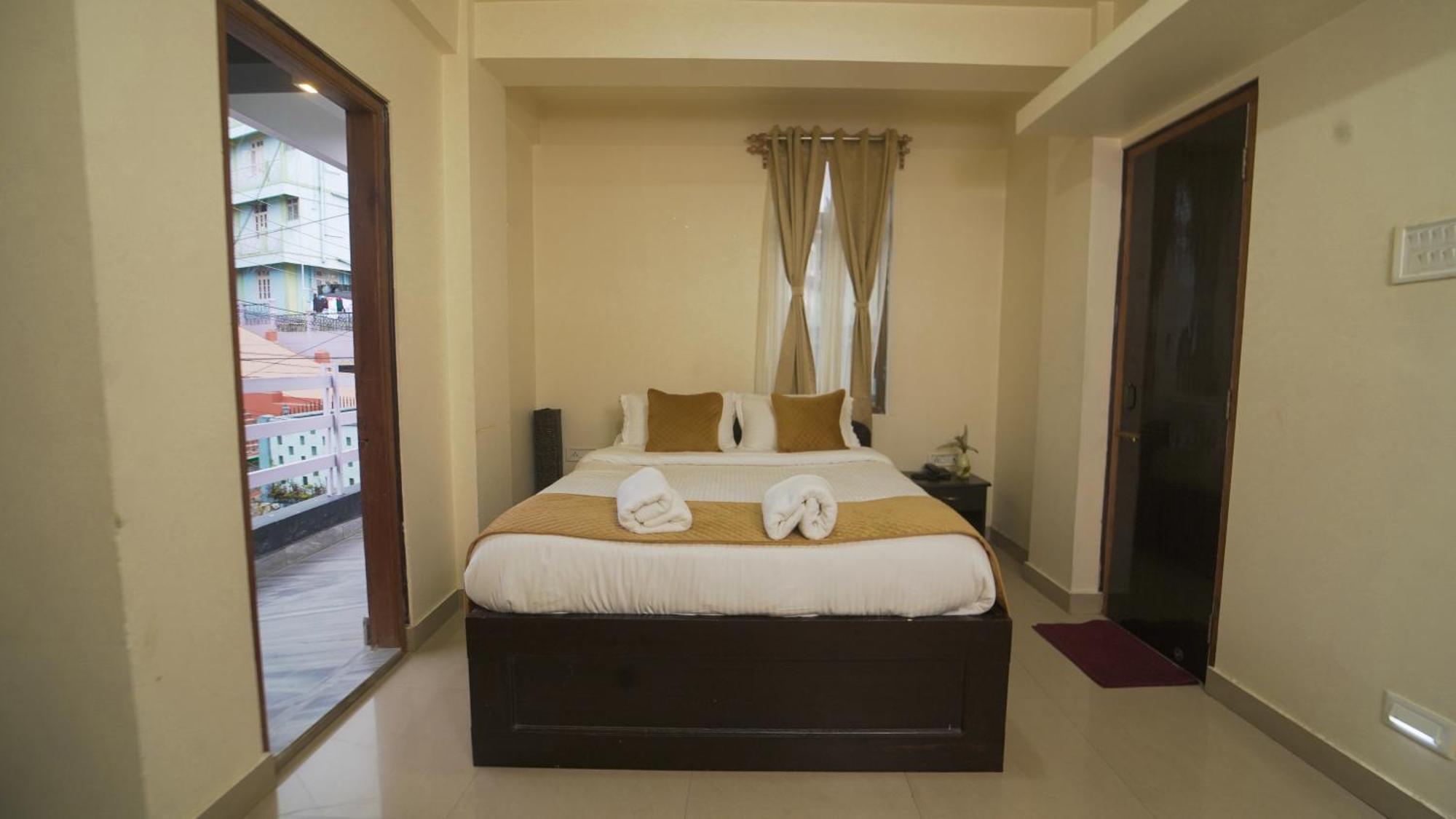 Lägenhet på 350 m² i Laitumkhrah, med 10 sovrum och 10 badrum  Shillong Exteriör bild