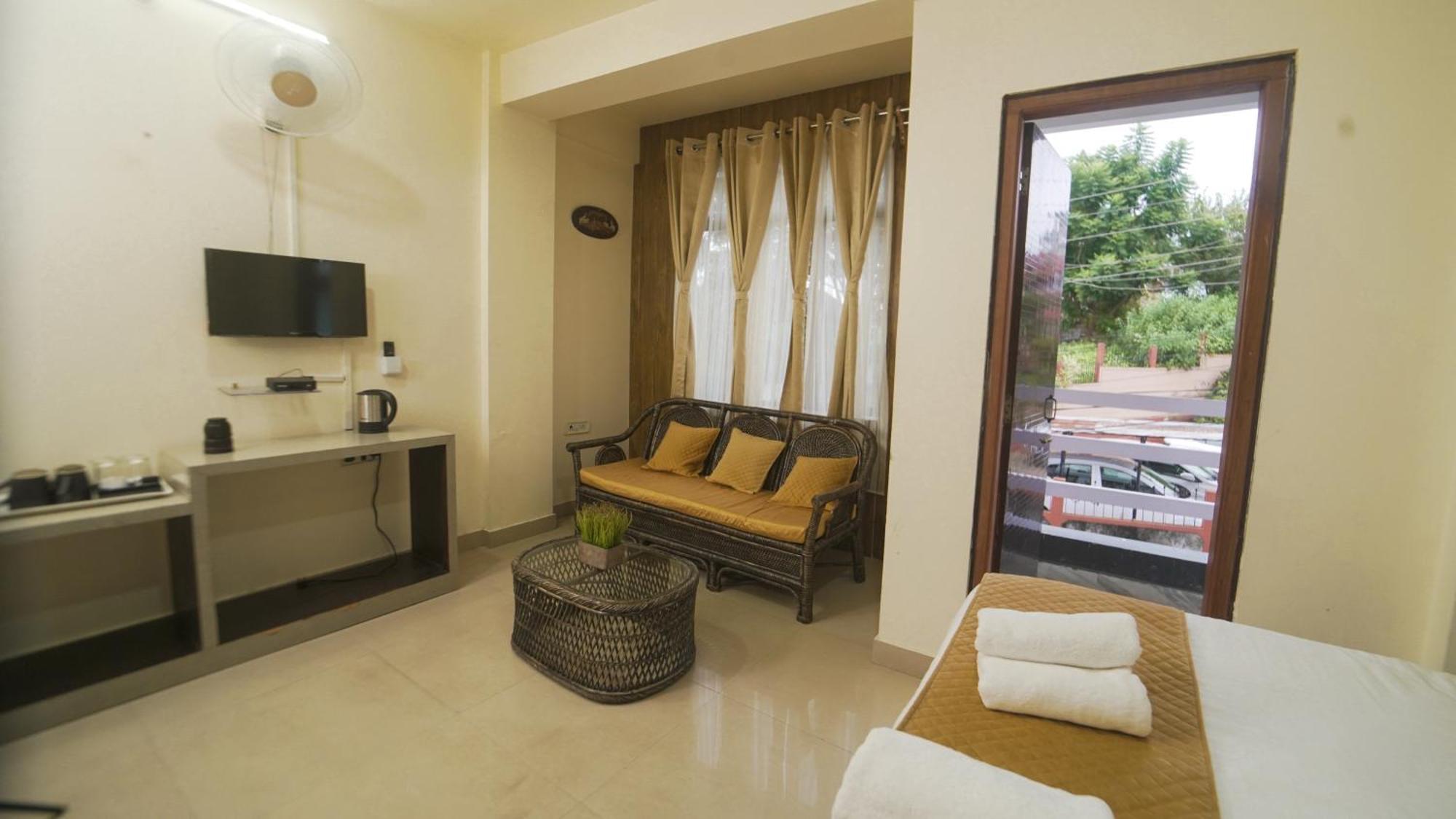 Lägenhet på 350 m² i Laitumkhrah, med 10 sovrum och 10 badrum  Shillong Exteriör bild