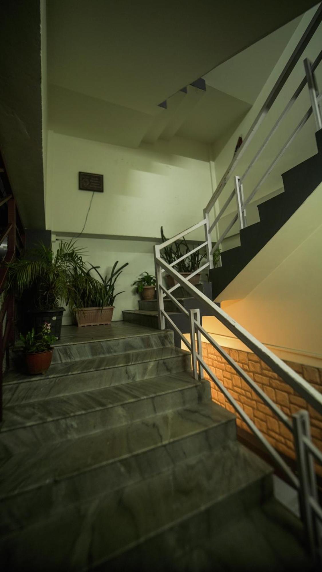 Lägenhet på 350 m² i Laitumkhrah, med 10 sovrum och 10 badrum  Shillong Exteriör bild