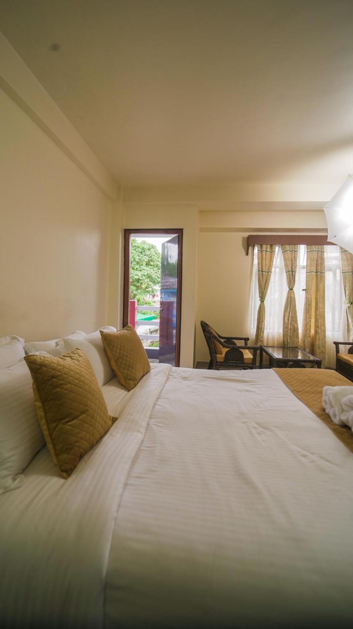 Lägenhet på 350 m² i Laitumkhrah, med 10 sovrum och 10 badrum  Shillong Exteriör bild